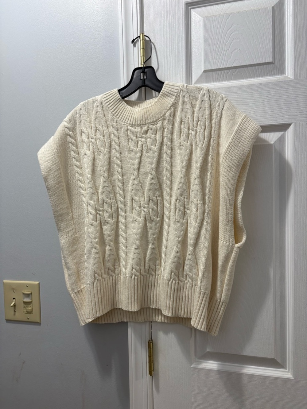 Pants Store Cream Cable Knit Sleeveless Sweater Vest Size Small
